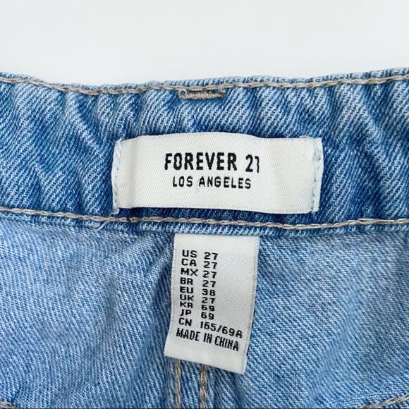 Forever 21 Pleated Denim Cuffed Hem Shorts Size 27 - Picture 5 of 6